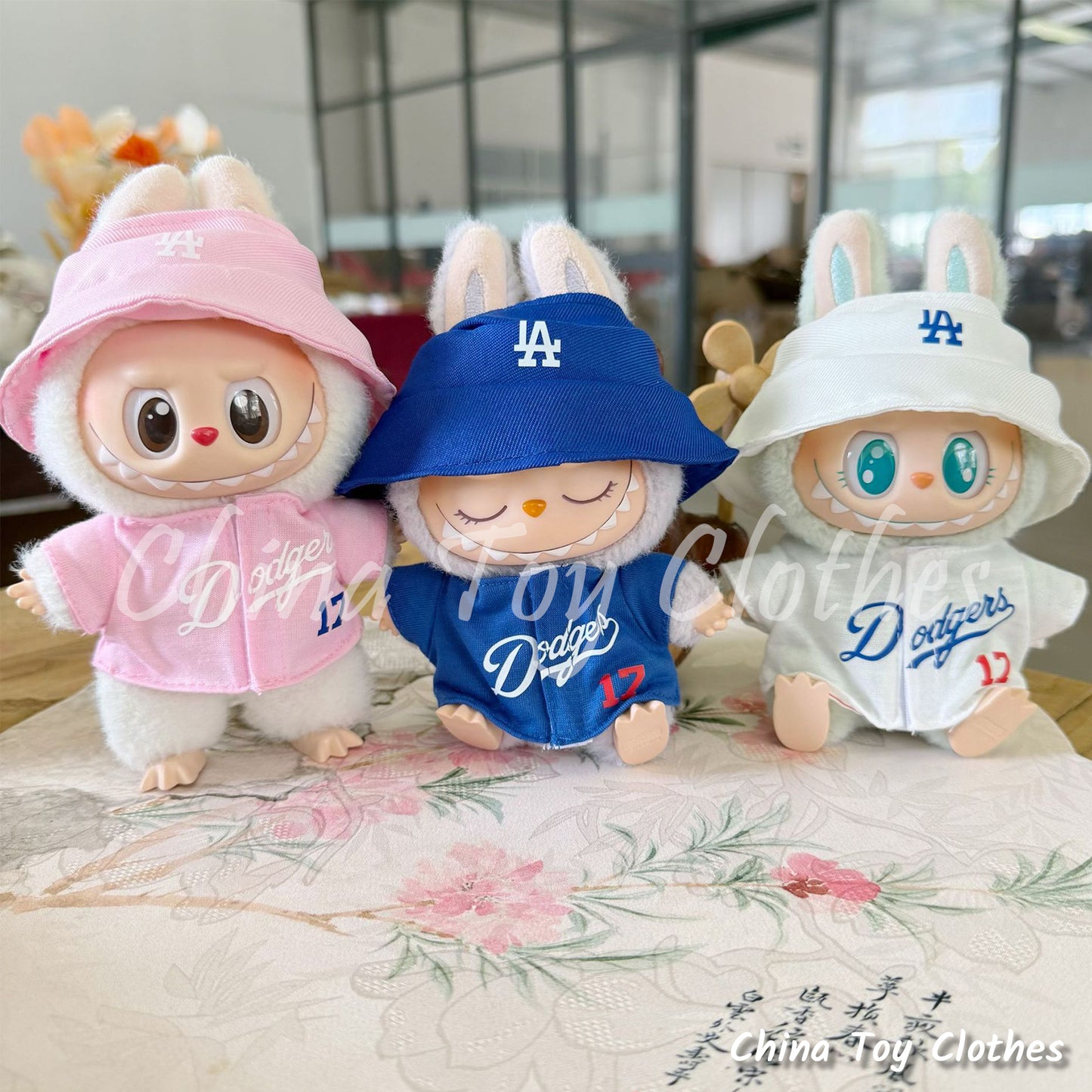 LABUBU 17cm 怪獸毛絨公仔衣帥哥漫畫風格 4 件套無玩具